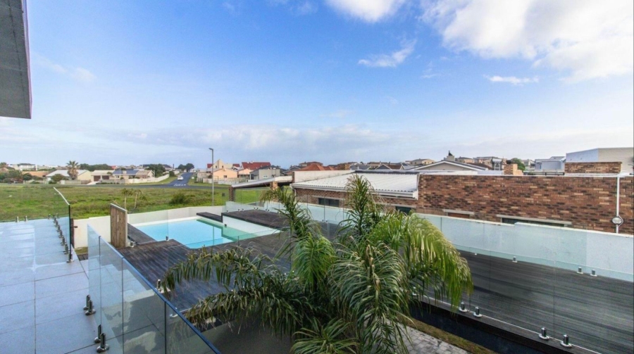 7 Bedroom Property for Sale in Perlemoenbaai Western Cape